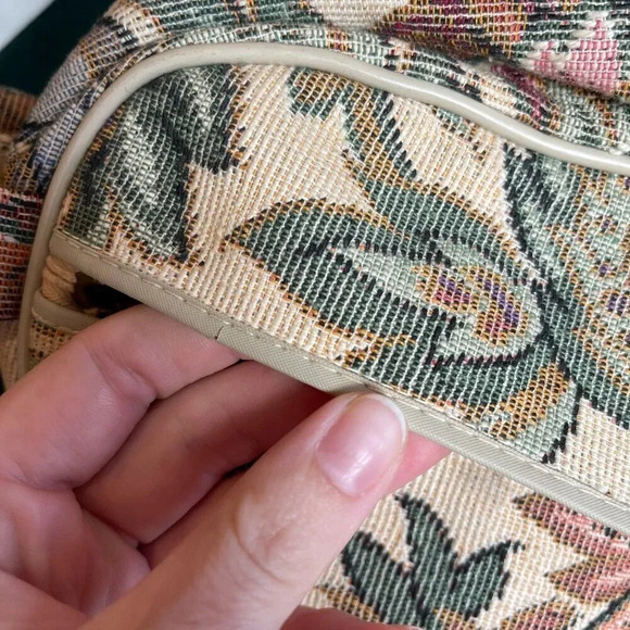 1970s floral tapestry makeup/toiletries bag - Picture 7 of 8